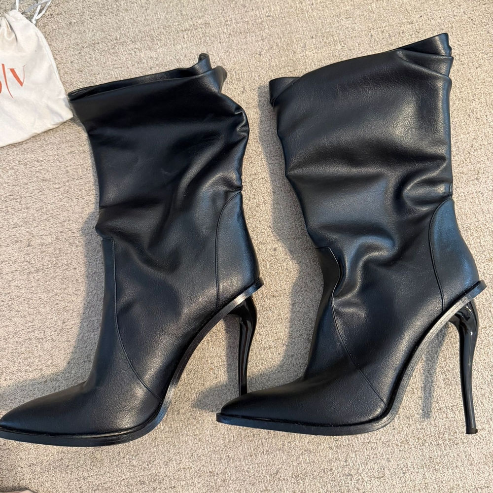 Elegant Black Heeled Boots for Women